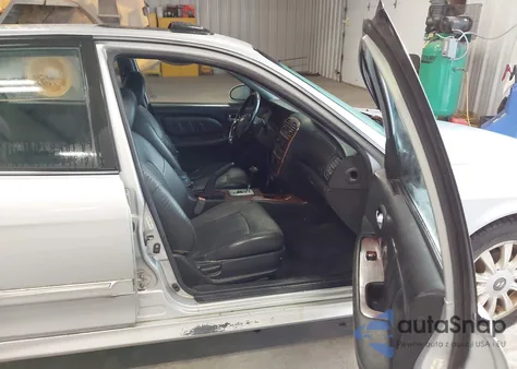 2002 Hyundai Sonata Gls/Lx from USA, damaged, VIN KMHWF35H22A690920